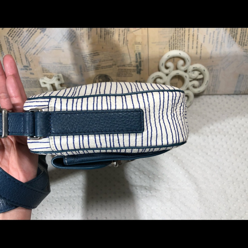 🎉 Fossil Riley Camera Crossbody - Picture 7 of 16